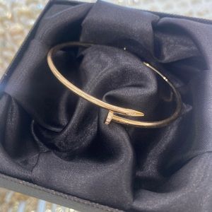 14K yellow gold bracelet Nail the style. It is 5.7 grams 14k.